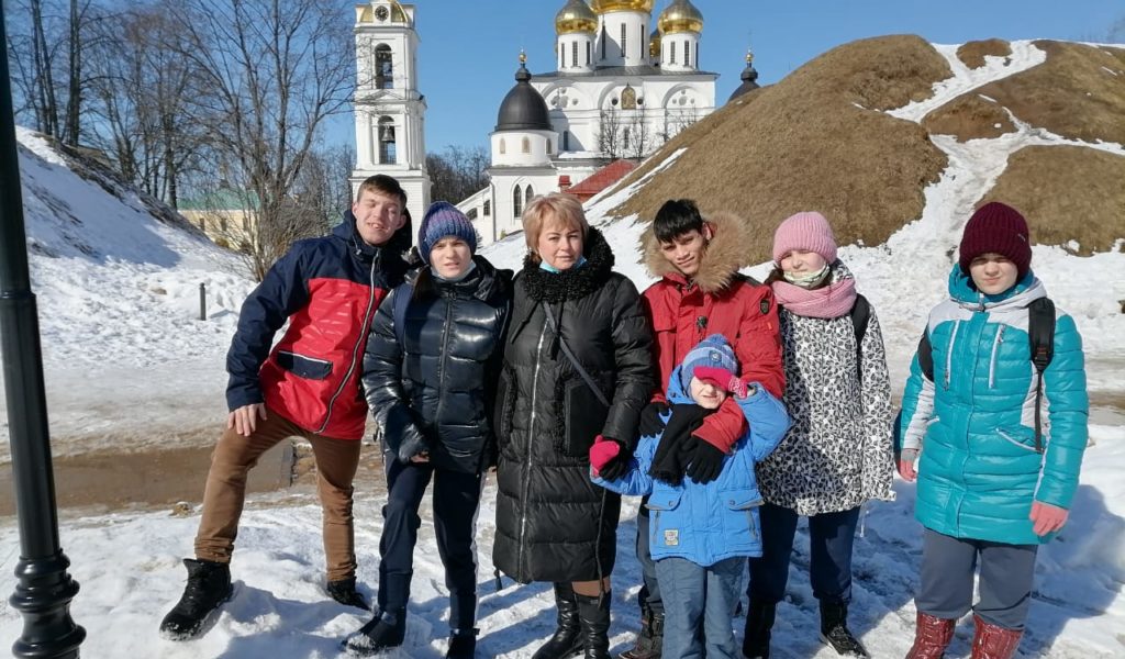 Кропоткинская улица — это пешеходная артерия города, место, где полностью окунаешься а атмосферу дворянского прошлого города.