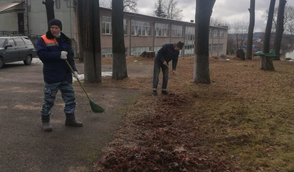 В Дмитровском детском доме-интернате был организован весенний субботник.