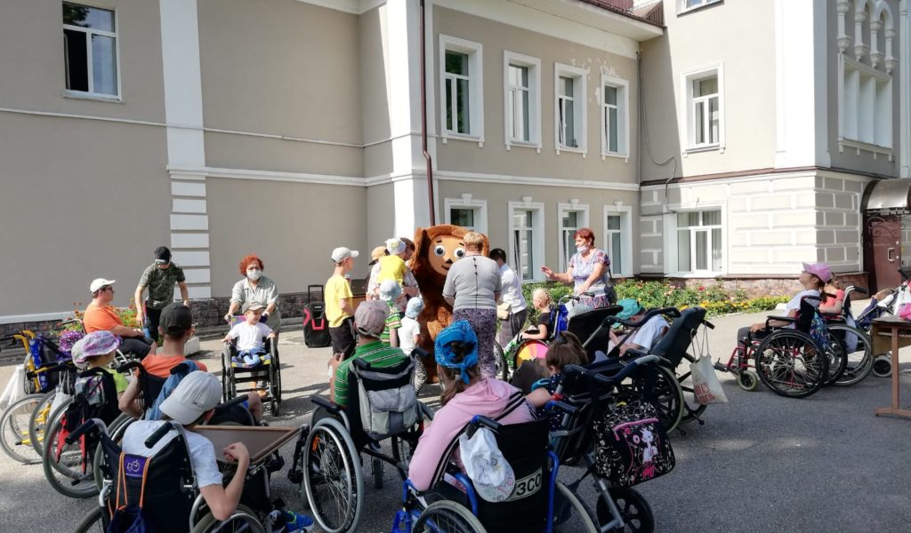 Свой день рождения Чебурашка провел с нашими ребятами.