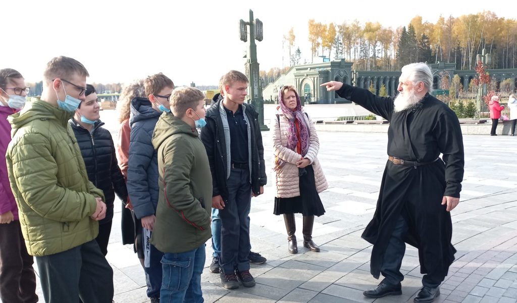 Ребята побывали в военно- патриотическом парке культуры и отдыха Вооруженных сил Российской Федерации «Патриот». Экскурсия закончилась посещением главного храма Вооруженных сил в честь Воскресения Христова.