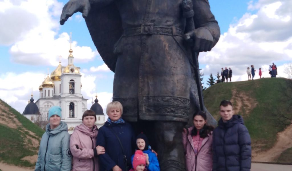 Пешую экскурсию по историческому центру г. Дмитрова совершили дети «Семейного центра «Дмитровский»