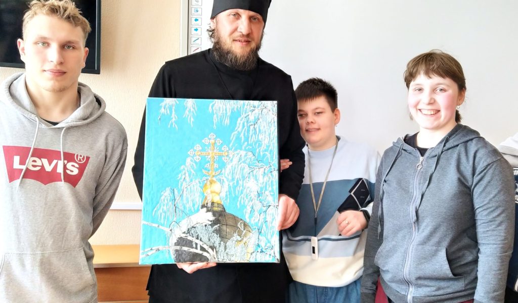 29 мая в гостях у наших ребят был насельник Борисоглебского монастыря монах Максим.