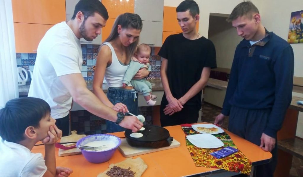 Сегодня у нас в гостях были наши друзья — волонтёры из фонда «Марафон добра», Топоровы Марина и Кирилл