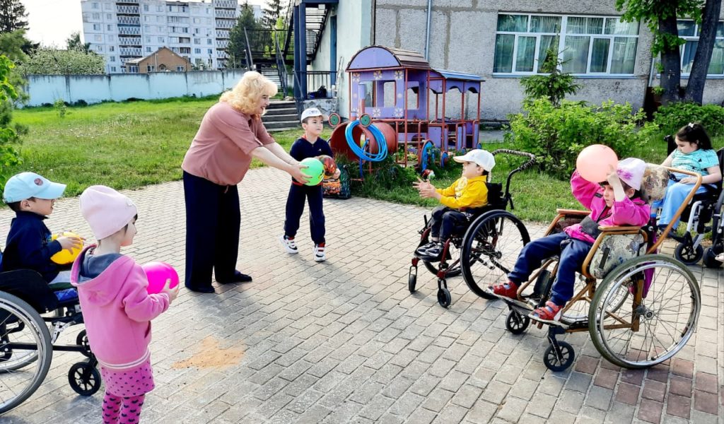 Досуг. Спортивное развлечение на прогулке «Праздник обручей и мячей».