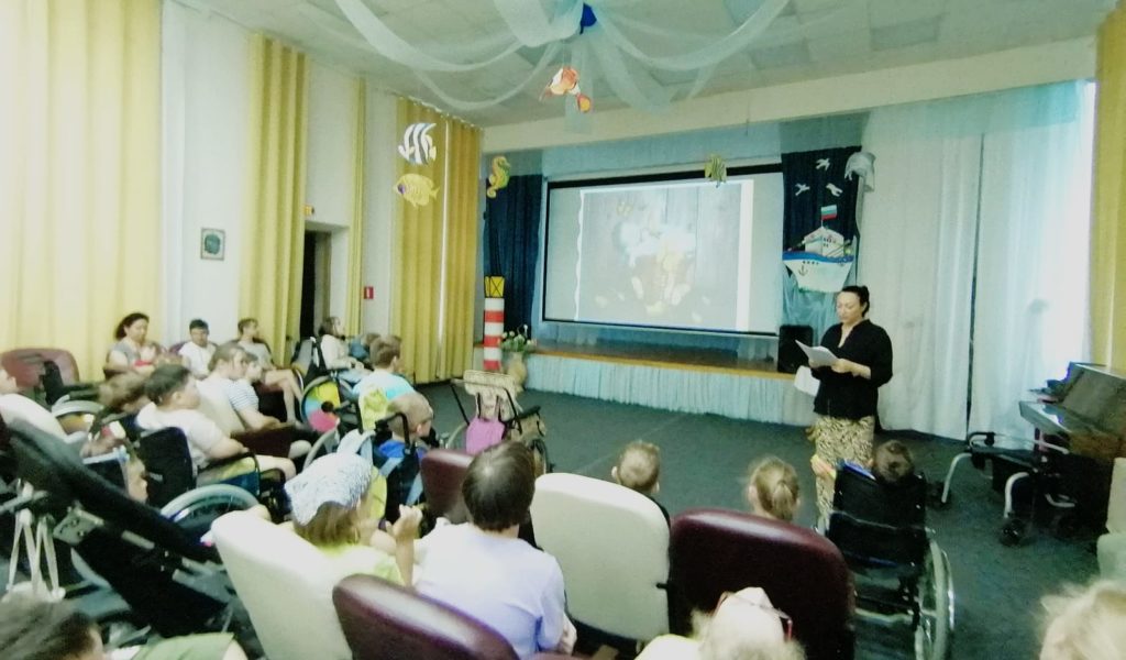 Сотрудники Дмитровской Центральной библиотеки провели для ребят познавательное мероприятие «Интересные факты из жизни насекомых»