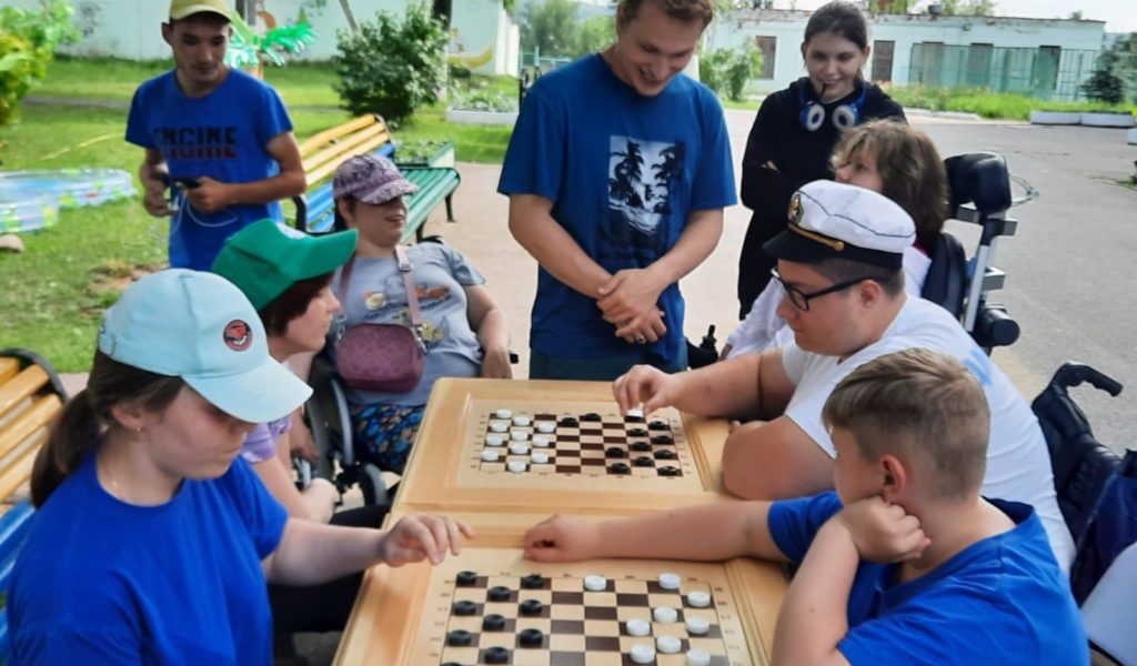 Сегодня в нашем «Семейном центре «Дмитровский» прошел турнир по шашкам. Победителем турнира стал Зимонин Андрей.