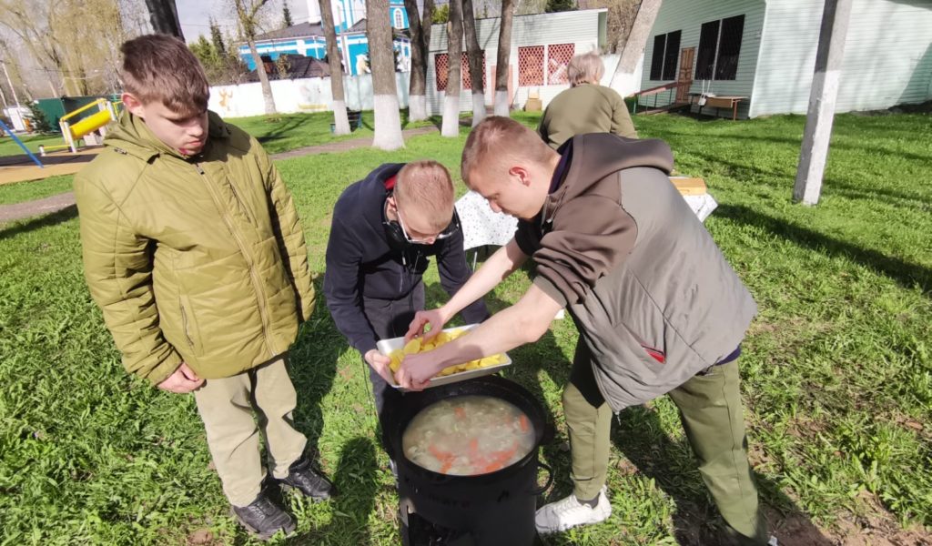 Шурпа — это густой насыщенный суп, который придает сил ослабевшим и подкрепляет сильных.